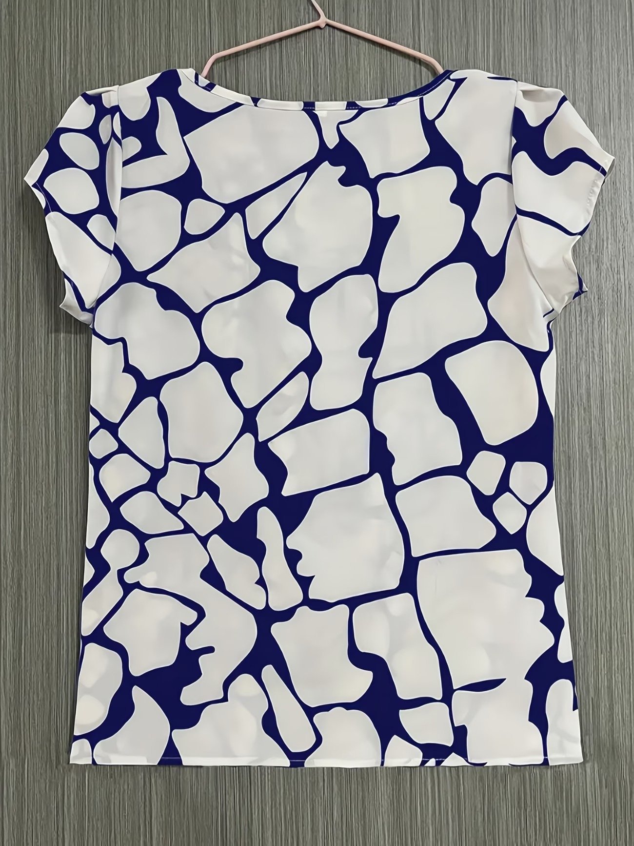 Elegant Stone-Patterned Shirt - Image 2